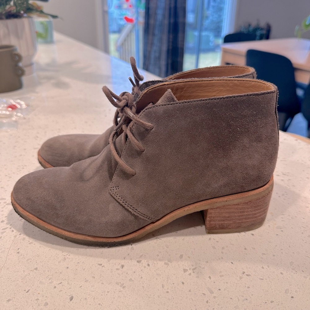 Clarks Women's Phenia Carnaby Boot ankle booties heels, size 8.5 suede leather